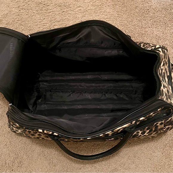 Stunning Leopard Luggage set, wheeled weekender bag, with 2 makeup bags, - Picture 6 of 8